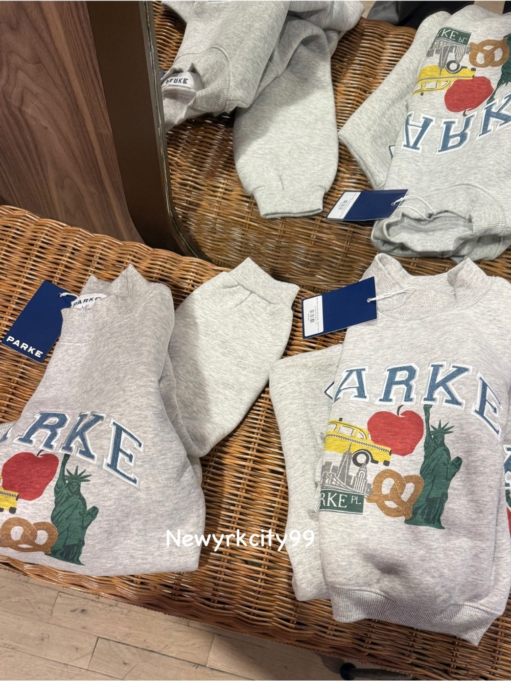 Parke Kids NYC Mockneck Pullover Sweatshirt Grey Red Apple Taxi size 5-6 yr NEW